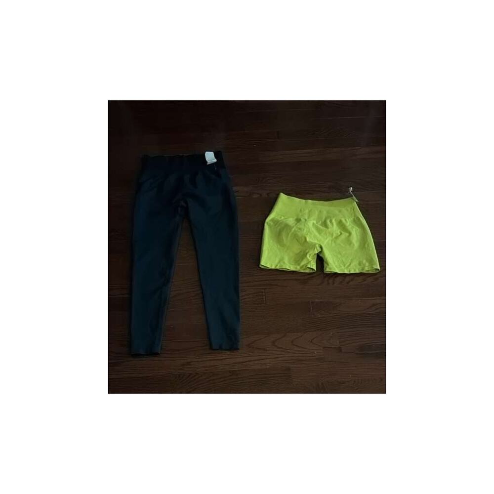 Activewear Bundle: Peachy Bunz Leggings & AUROLA Scrunch Shorts - Picture 5 of 5